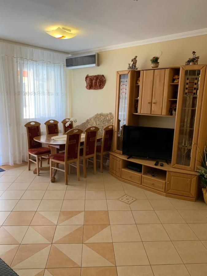 Relax Apartman Hajduszoboszlo Exterior photo